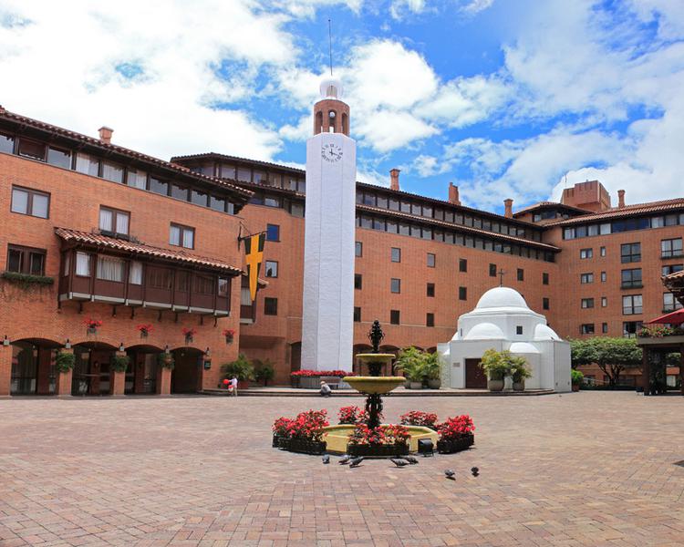 Plaza de banderas Hotel ESTELAR La Fontana Bogotá