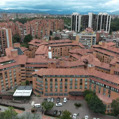 Fachada ESTELAR La Fontana Colombia - Bogotá Fachada ESTELAR La Fontana Colombia - Bogotá