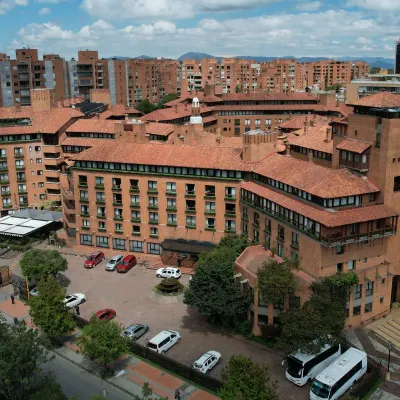 Fachada ESTELAR La Fontana Colombia - Bogotá Fachada ESTELAR La Fontana Colombia - Bogotá