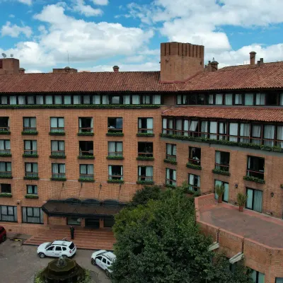 Fachada ESTELAR La Fontana Colombia - Bogotá Fachada ESTELAR La Fontana Colombia - Bogotá